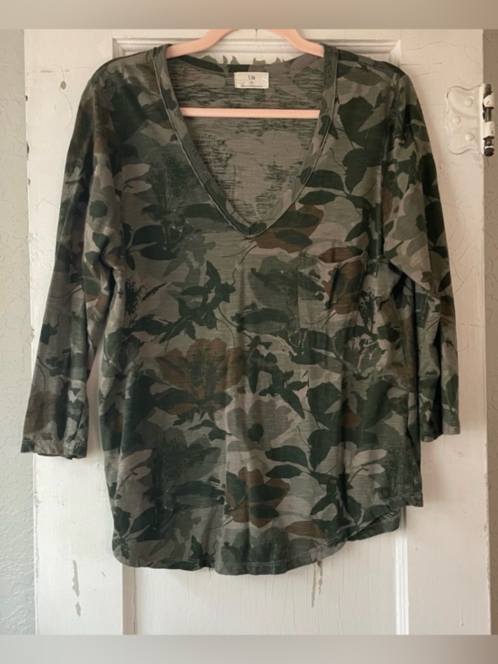 T. La Anthropologie Floral Camo V-Neck Pocket Tee - Size Large